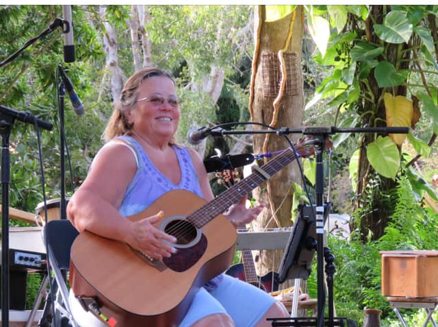 music with rayla at pg farmer’s mkt