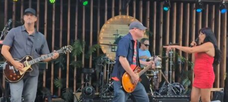 the outsiderz at bar 17